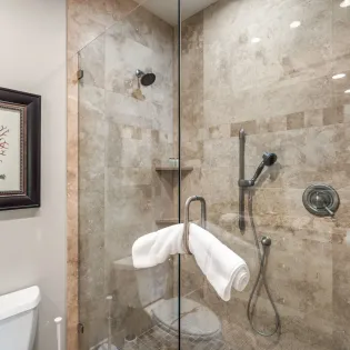 13.1 coral cottage 84 primary bathroom3