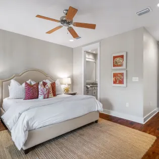 7 coral cottage 84 primary bedroom2
