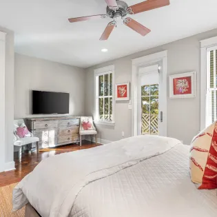7.2 coral cottage 84 primary bedroom2
