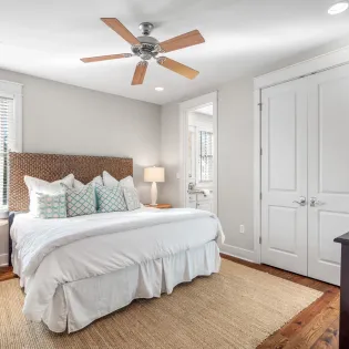 8 coral cottage 84 primary bedroom3