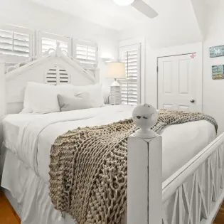 82 sea47 carriage house only new pics june 2025