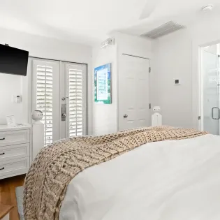 83 sea47 carriage house only new pics june 2025