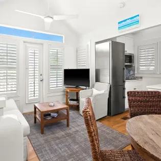 87 sea47 carriage house only new pics june 2025