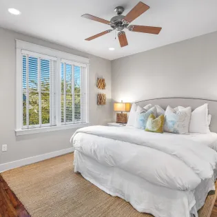 9 coral cottage 84 primary bedroom4