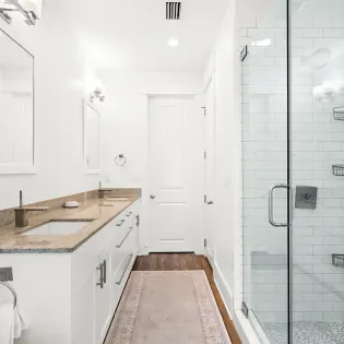 heavenly blue august 2025 king suite 1 bathroom 01