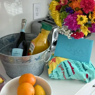 gallery cards and flowers